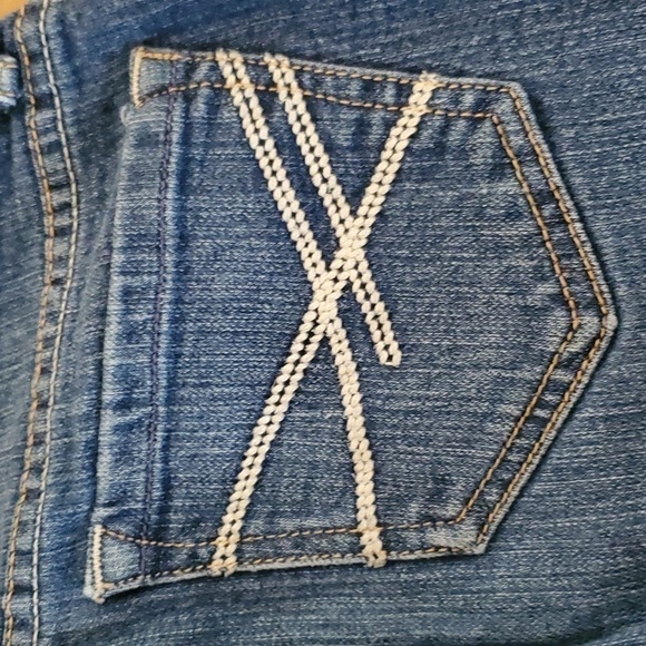 Aeropostale Low Rise Cuffed Hem Women's Jean Shorts Size 1/2 - Picture 3 of 7